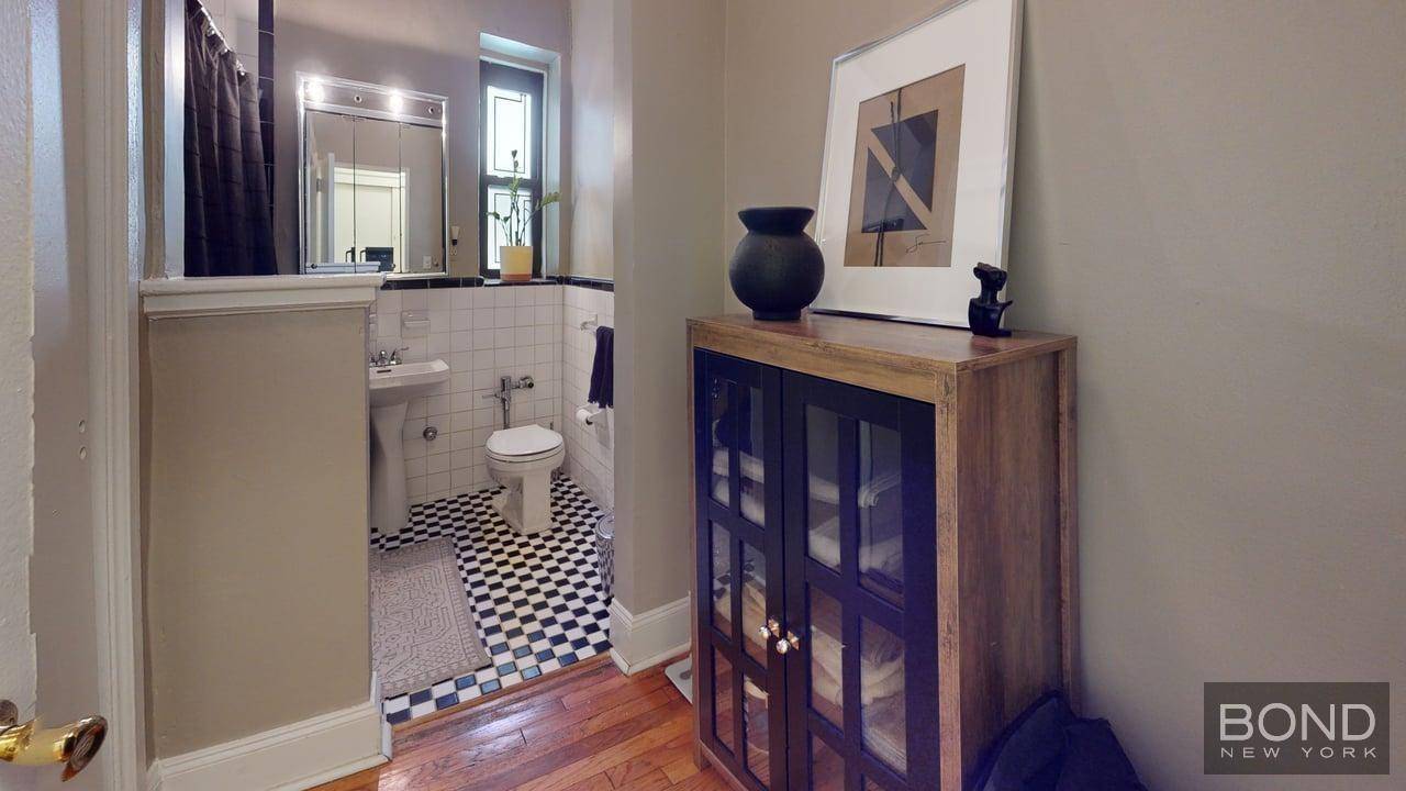 Chelsea 1 BedroomBOND New York Properties is a licensed real estate broker that proudly supports equal housing opportunity.