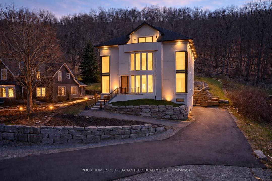ESCARPMENT LUXURY MASTERPIECE WITH UNOBSTRUCTED LAKE AND TORONTO SKYLINE VIEWS.