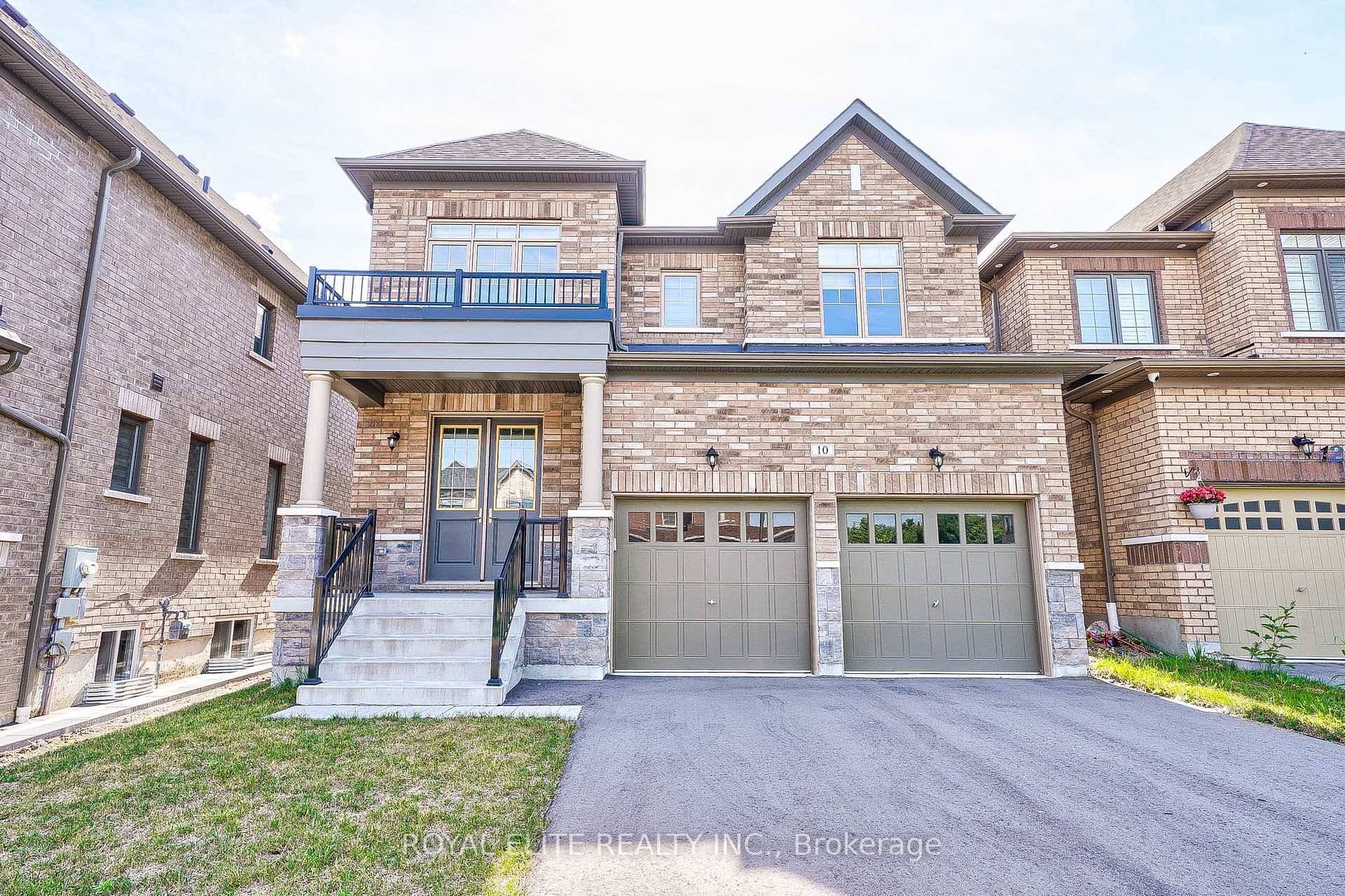 Stunning 4 bedroom home backing onto a serene park, ideally located with easy access to Highways 401 and 412.