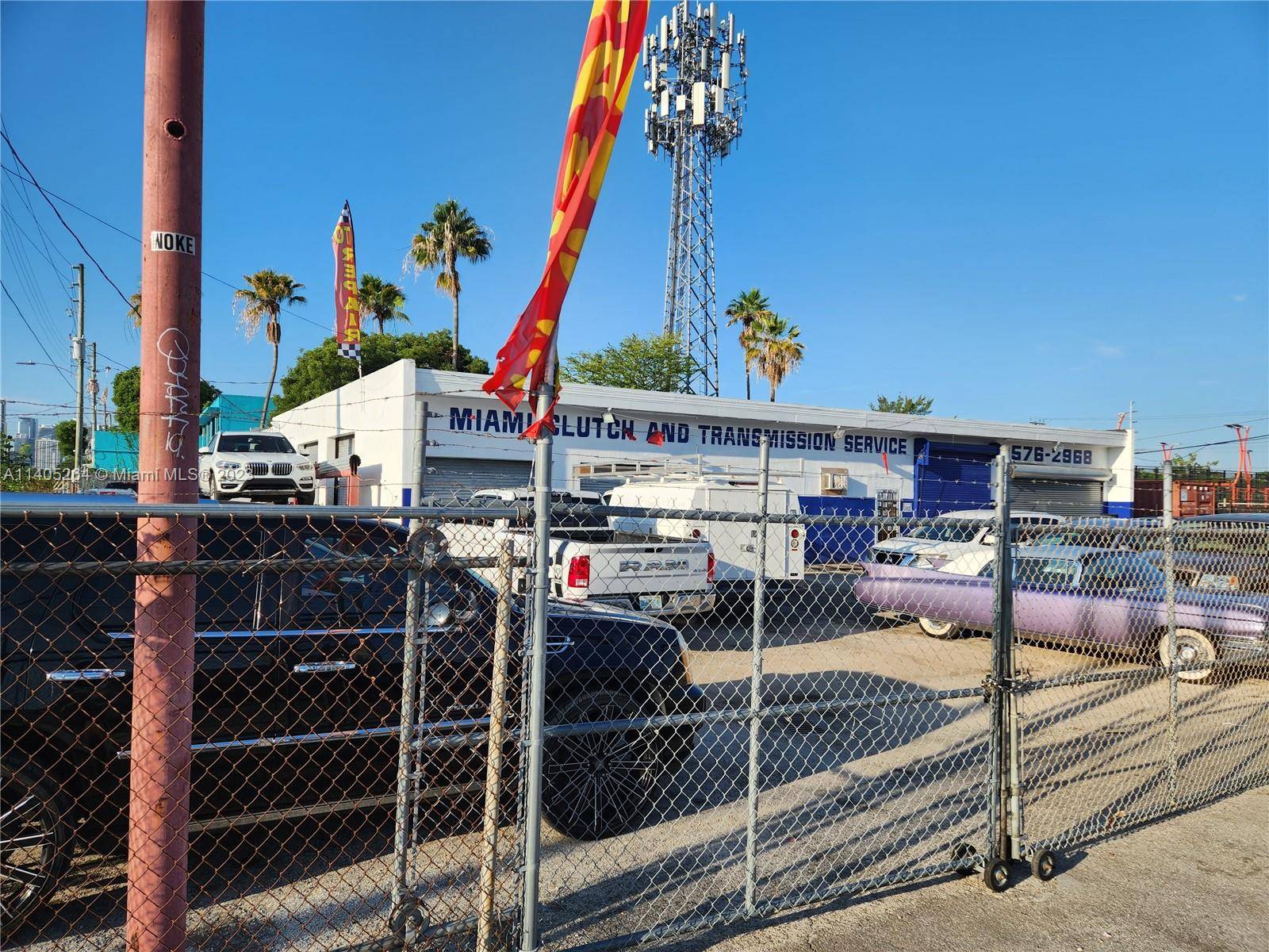 ATTENTIONS BUILDERS, DEVELOPERS, INVESTORS Development opportunity Wynwood area and Omni Area, a month to month 3000 INCOME mechanic shop, can receive income while planning the development.