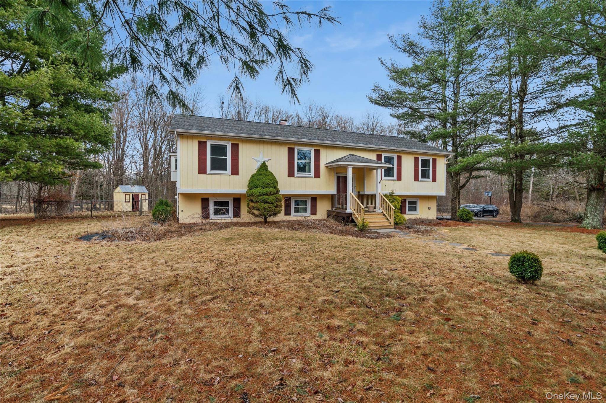 Spacious amp ; Versatile Raised Ranch in Prime Middletown Location !