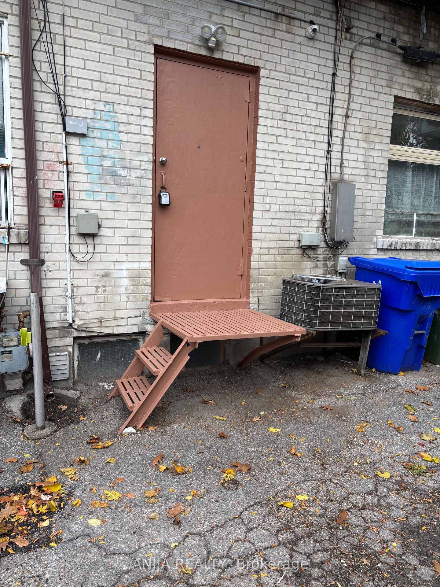 Clean amp ; Spacious 2 bedroom, 1 bath basement in the heart of East York.