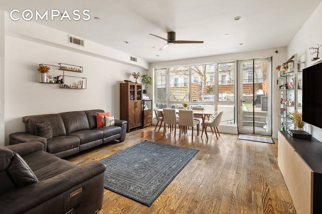 309 Cooper Street is a boutique condominium situated in a vibrant Bushwick location, on a beautiful tree lined street just minutes from the Halsey L train stop.