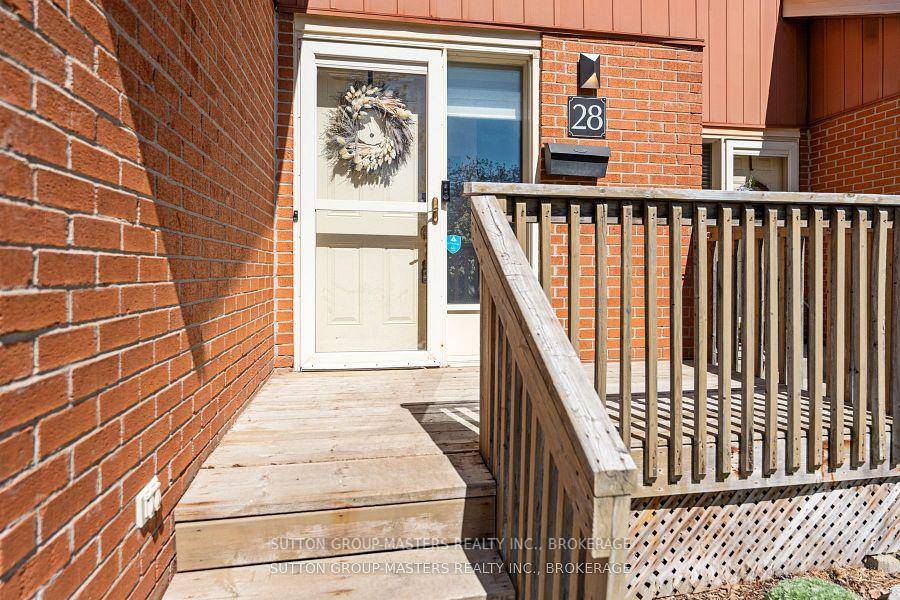Wonderful townhome on a quiet cul de sac in prime city location.