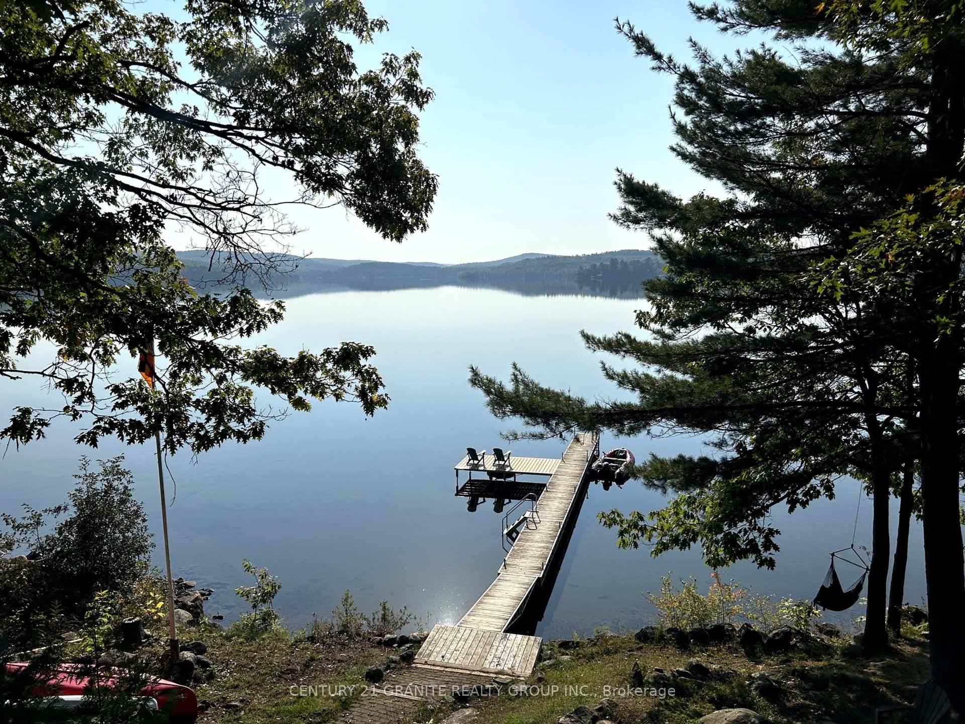 The perfect family getaway with a gradual sandy shoreline and stunning lake views !