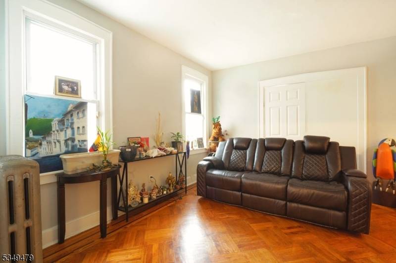 BEAUTIFUL THREE FAMILY ! !