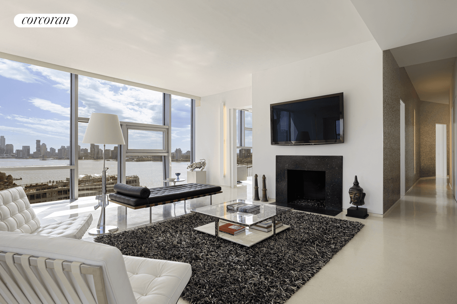 Available Fully Furnished and Turnkey Immediately !