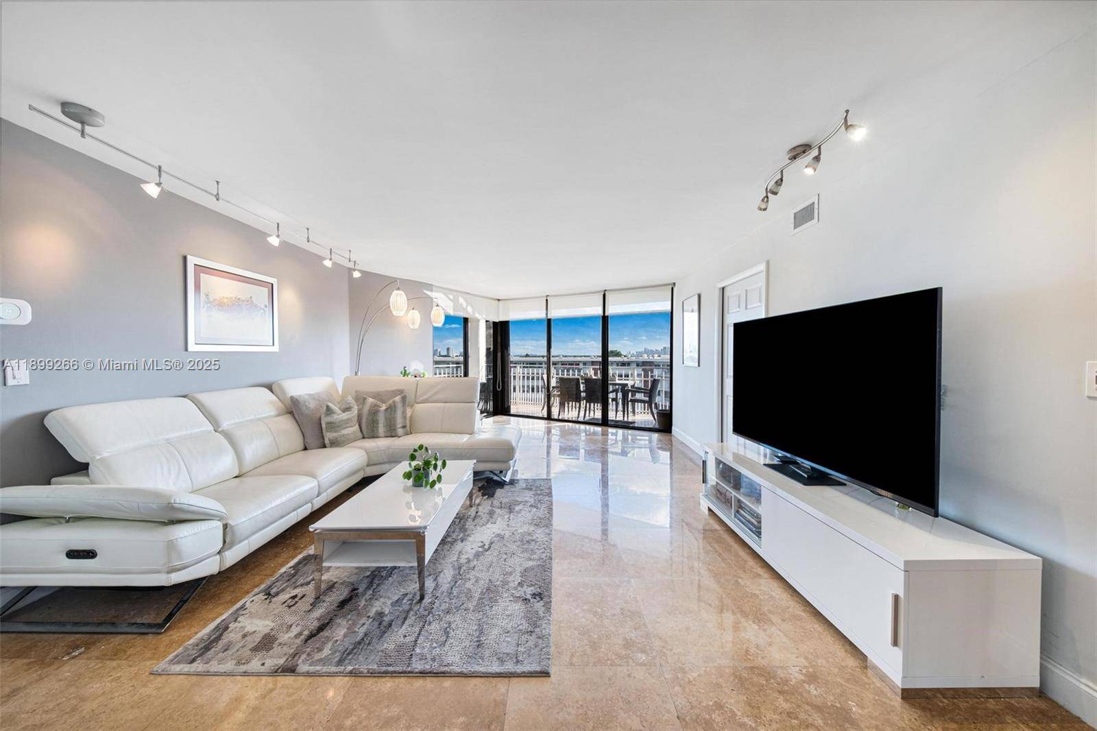 Elegant 2BD 2BA at The Towers of Quayside.