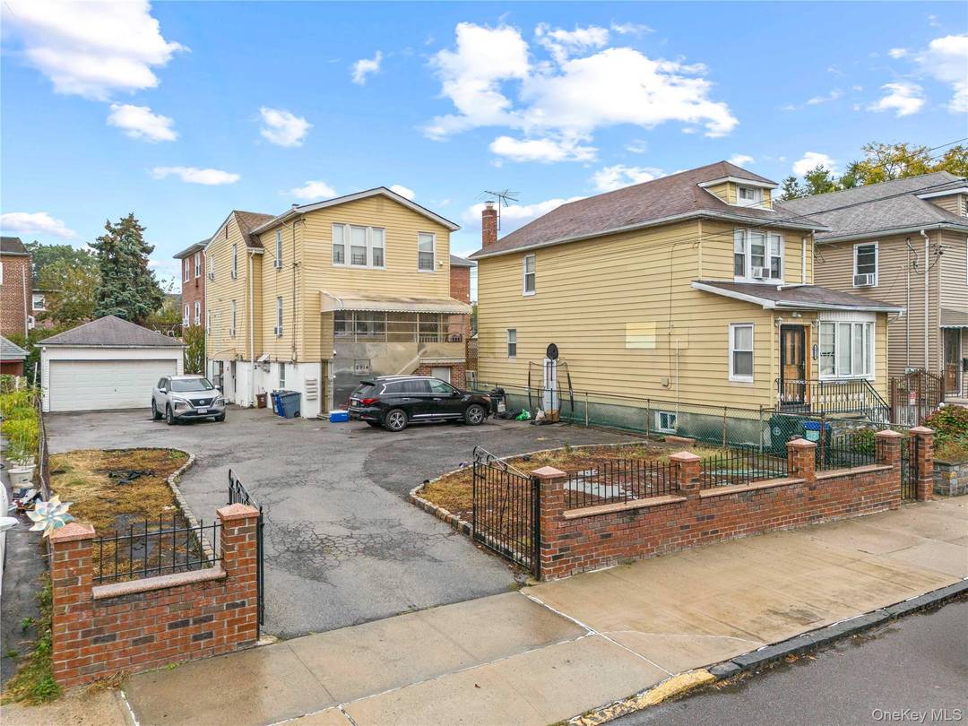 Beautifully maintained DETACHED 2 family home 2 bedrooms over 2 bedrooms with a finished separate walk out that consists of a legal accessory kitchen, playroom, den and half bath.