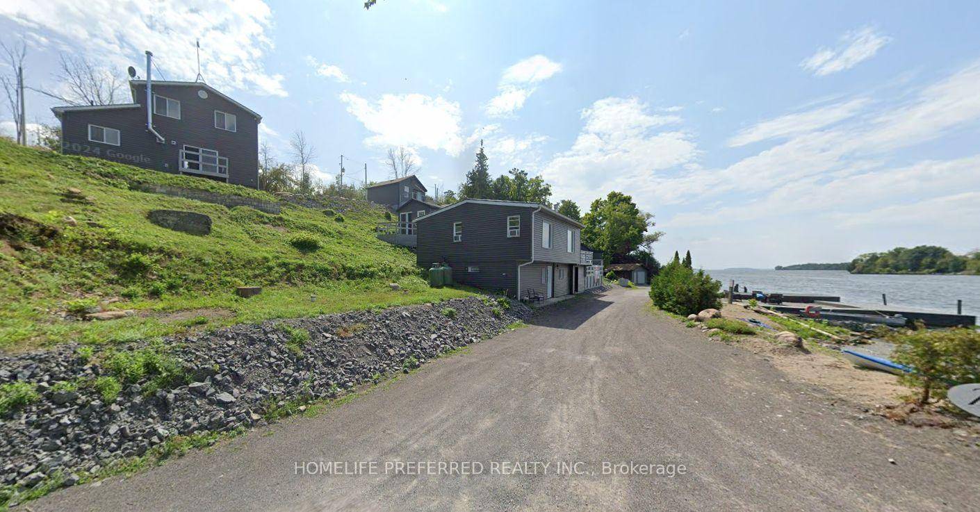 2 luxury homes, both 3 bedrooms 5 rental cottages3 separate buildings that could make into 3 more cottages.