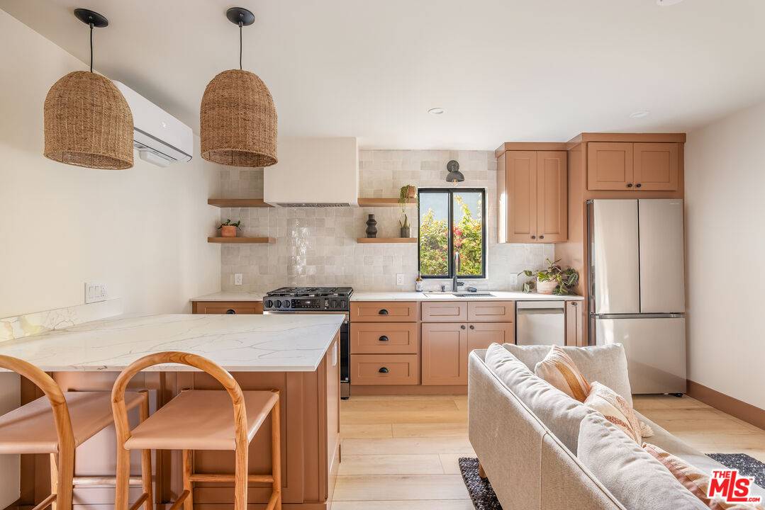 1031 1/2  Havenhurst Dr 1BR Hollywood Hills East La