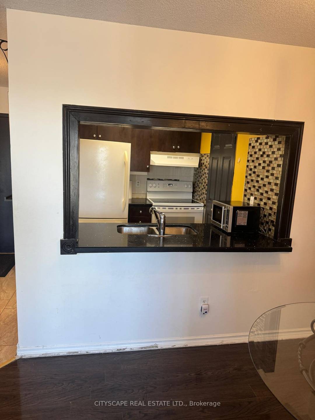 2 Bed Den and two Full Baths In The Heart Of Miss.