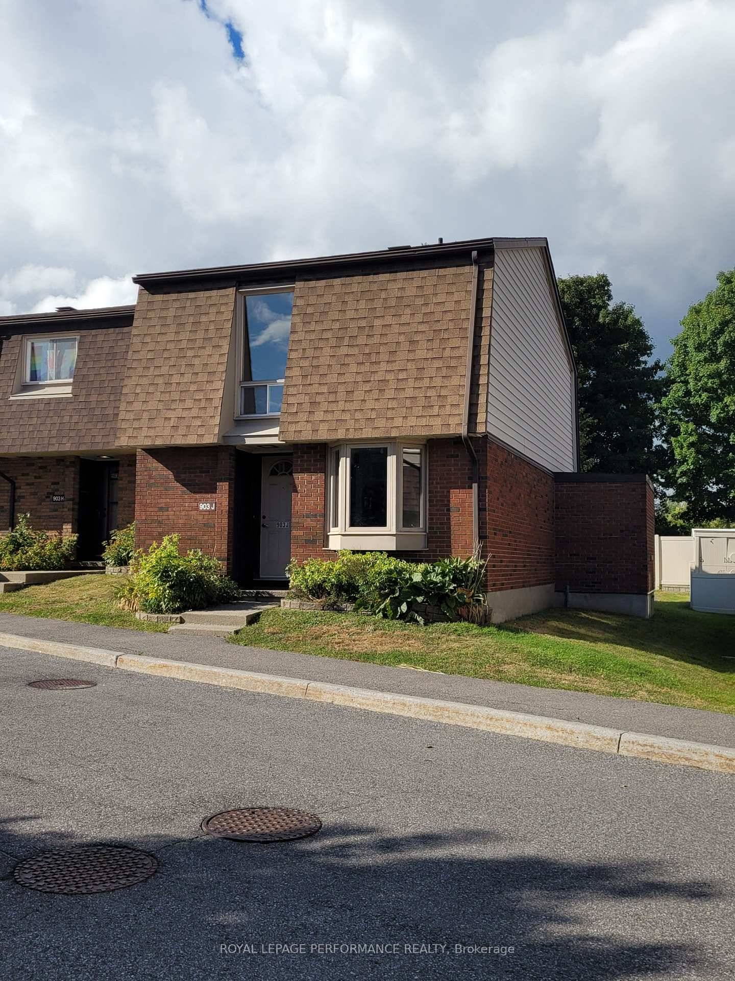 903J Elmsmere Rd is a lovely refurbished move in ready end unit town home, with no rear neighbours.