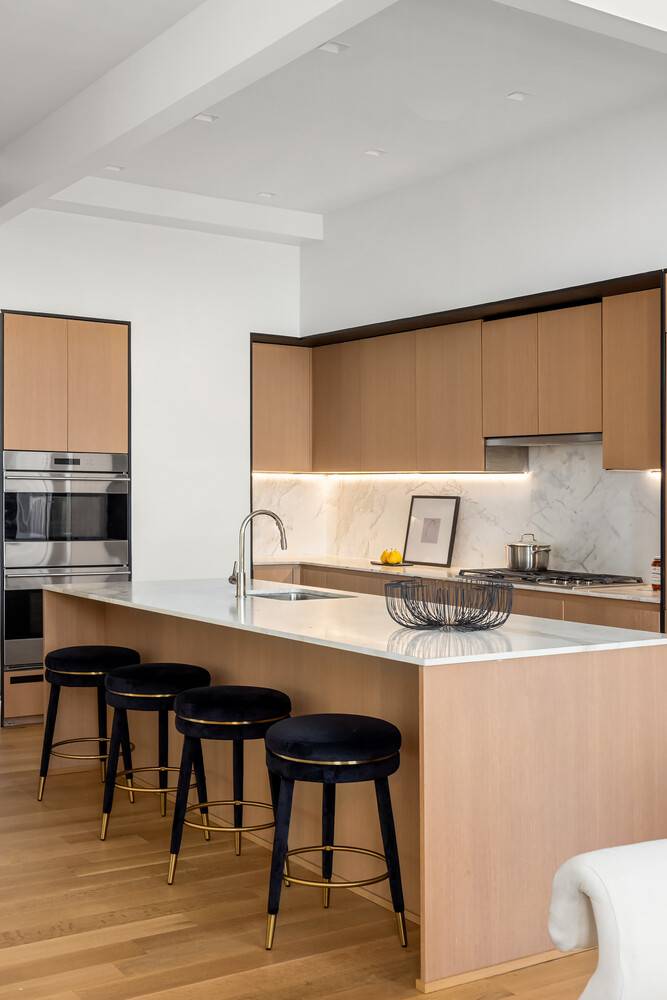 Introducing Residence 8E at The Tower in Gramercy Square an elegant, full service condominium offering the perfect balance of classic New York charm and modern luxury.
