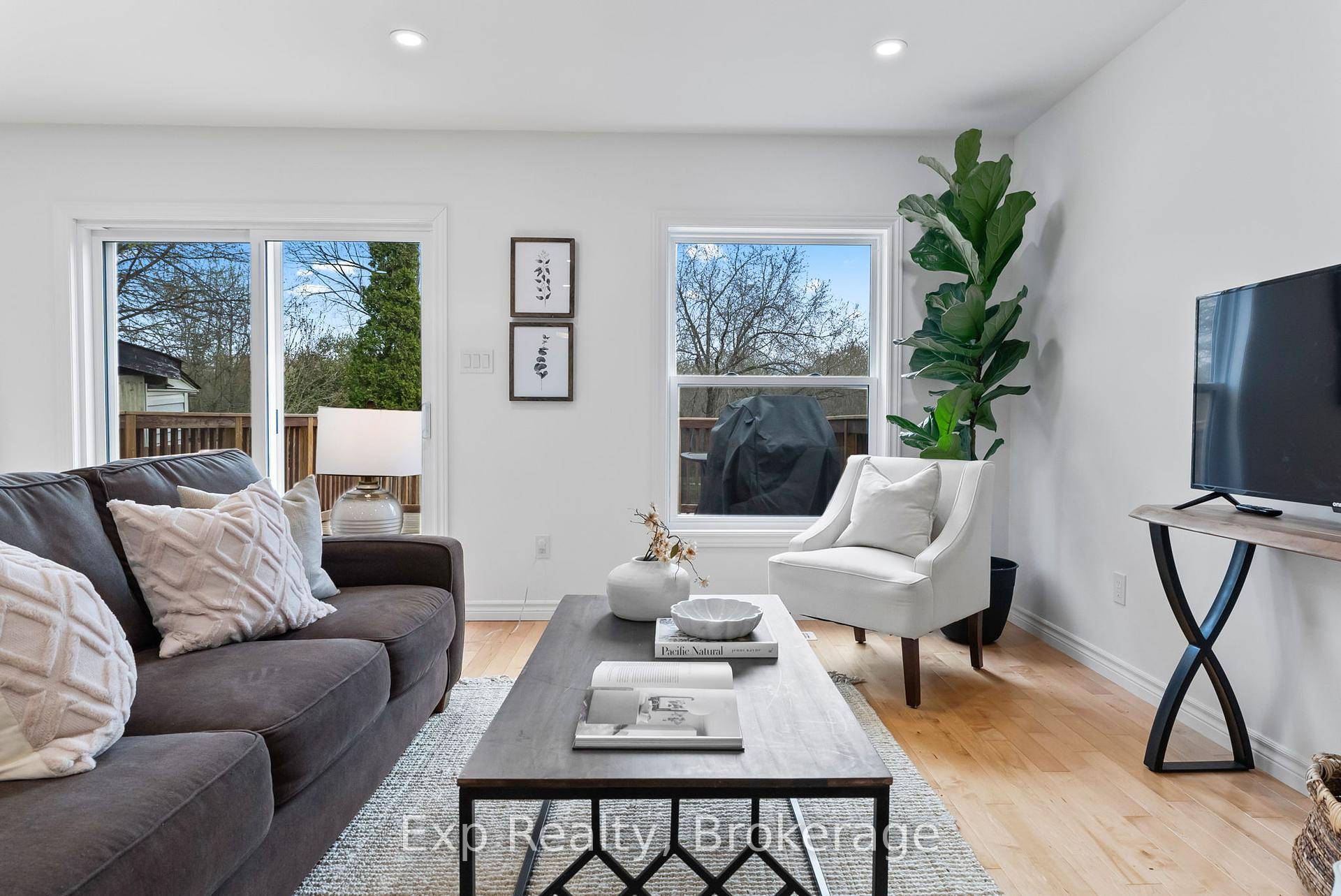 Welcome to this stunning 4 1 bedroom, 3 bathroom linked home located in the heart of Bowmanville.