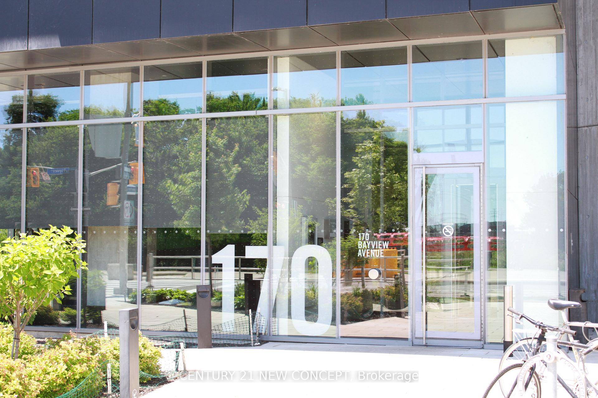 Luxurious amp ; Spacious 2 Bdrm 2 Bath Corner Unit with SE Exposure at River City III.