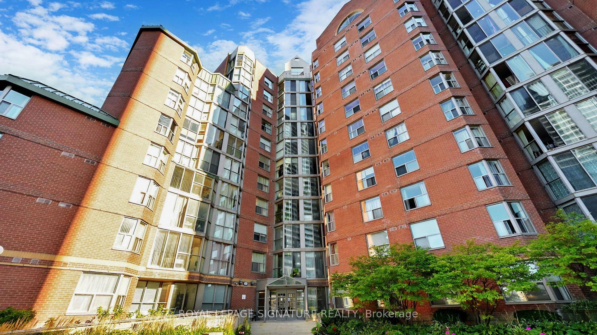 Welcome to PH1205 at 5795 Yonge Street where generous space meets the ultimate in city convenience.