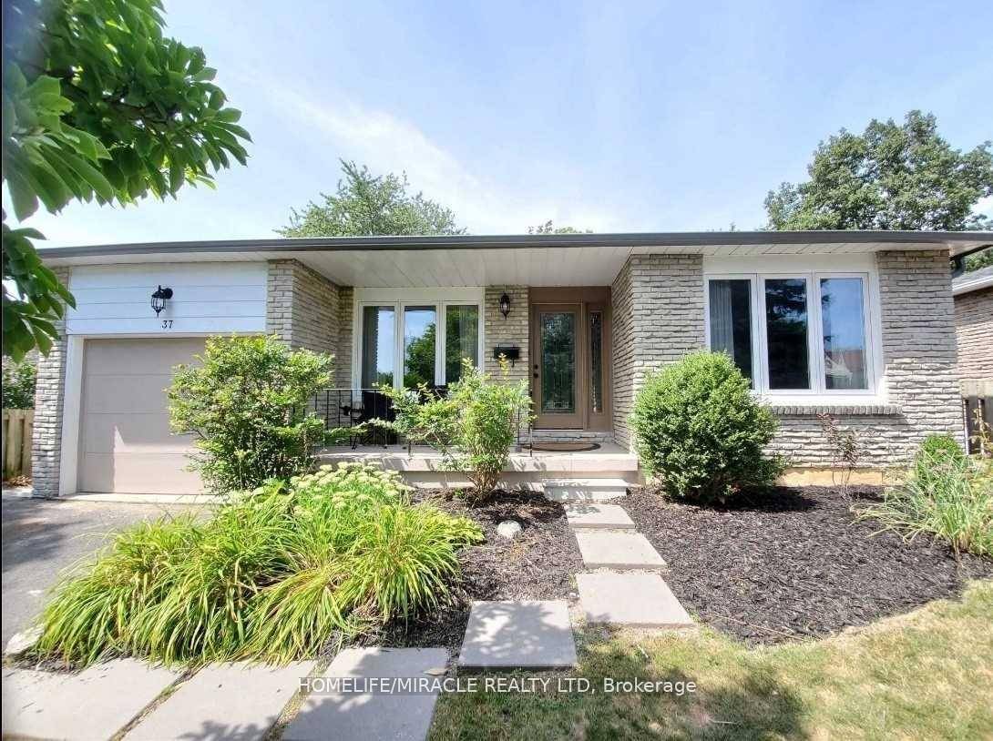 3 Bedrooms, In South Ajax.