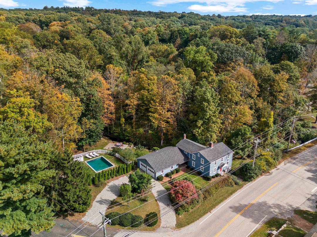 Dreaming of a stylish country retreat with history ?