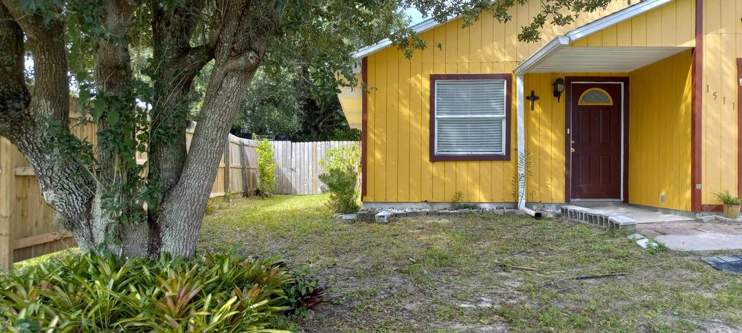 1511 20th Ave SW, Vero Beach, FL 32962 Very nice place to live all neighbors are friendly.