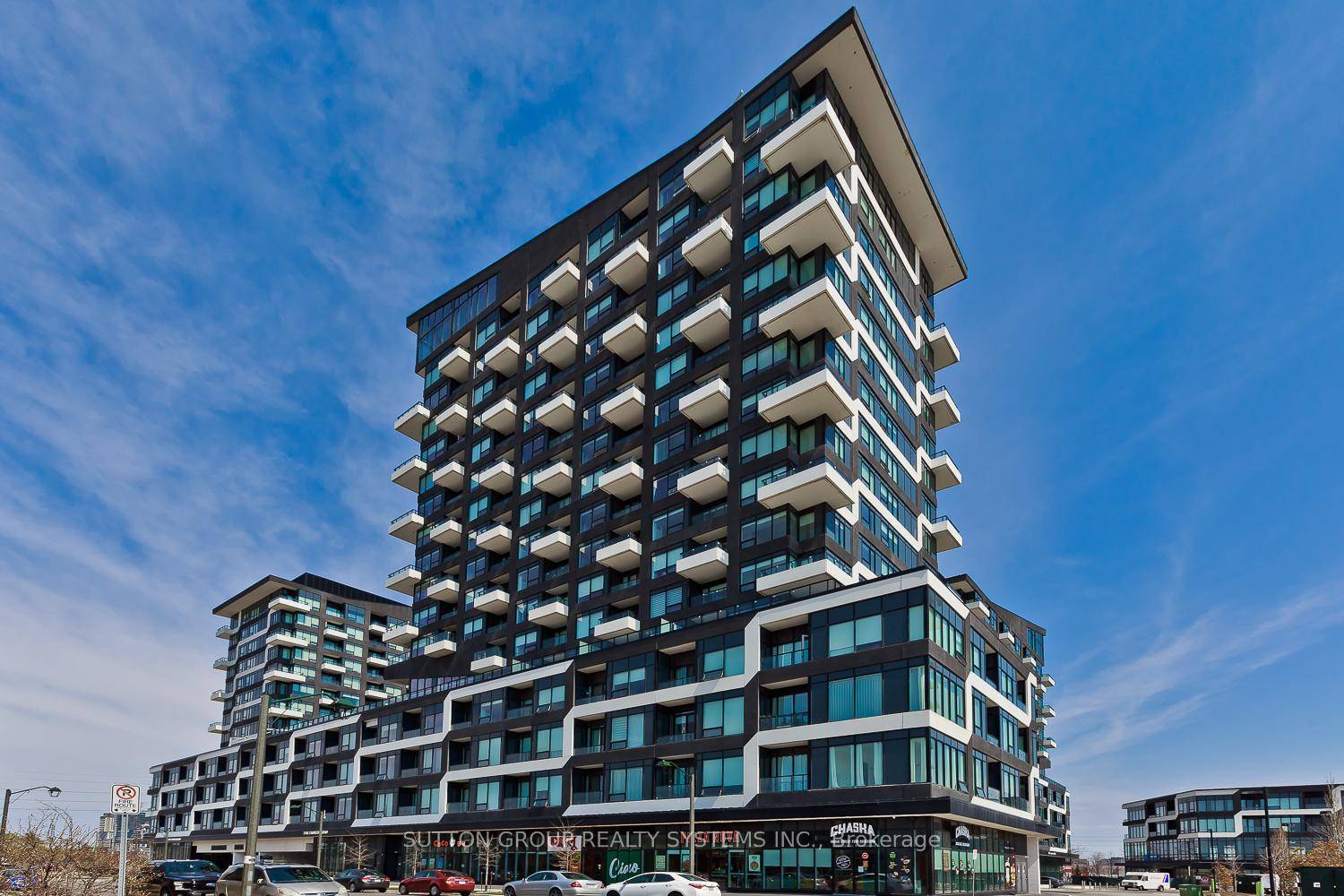 Stylish Unit in Uptown Core Oakville Ideal for First Time Buyers or Downsizers !
