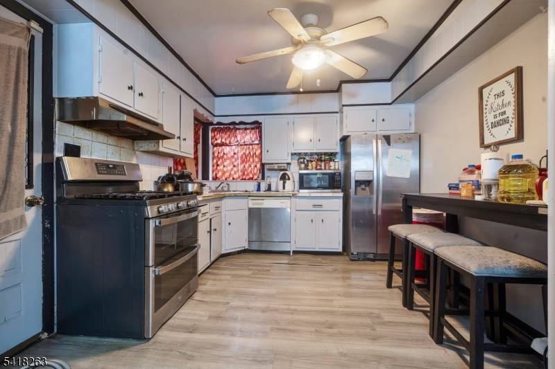 Charming 3 bedroom, 1 bath home offering 1, 194 sq ft of comfortable living space in a convenient Montclair location.