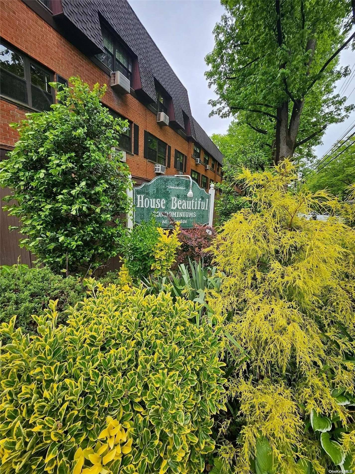 Welcome to this beautiful condominium at oak land garden.