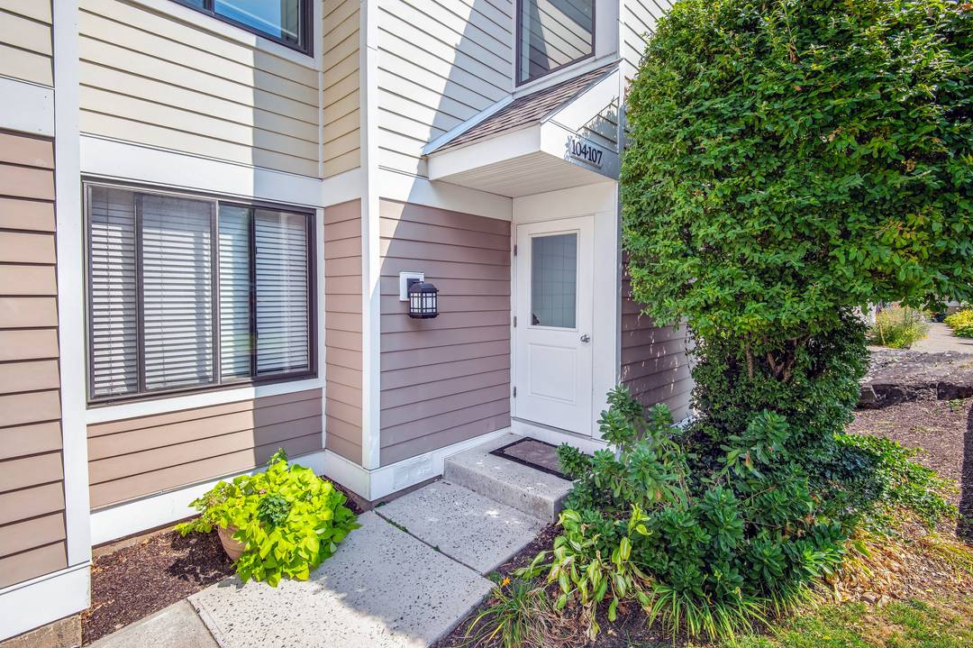 Beautifully renovated 2 Bedroom, 2 Full Bath Casagmo Condominium offering nearly 1, 400 sq ft including a spacious 1 CAR GARAGE in the heart of vibrant downtown Ridgefield.