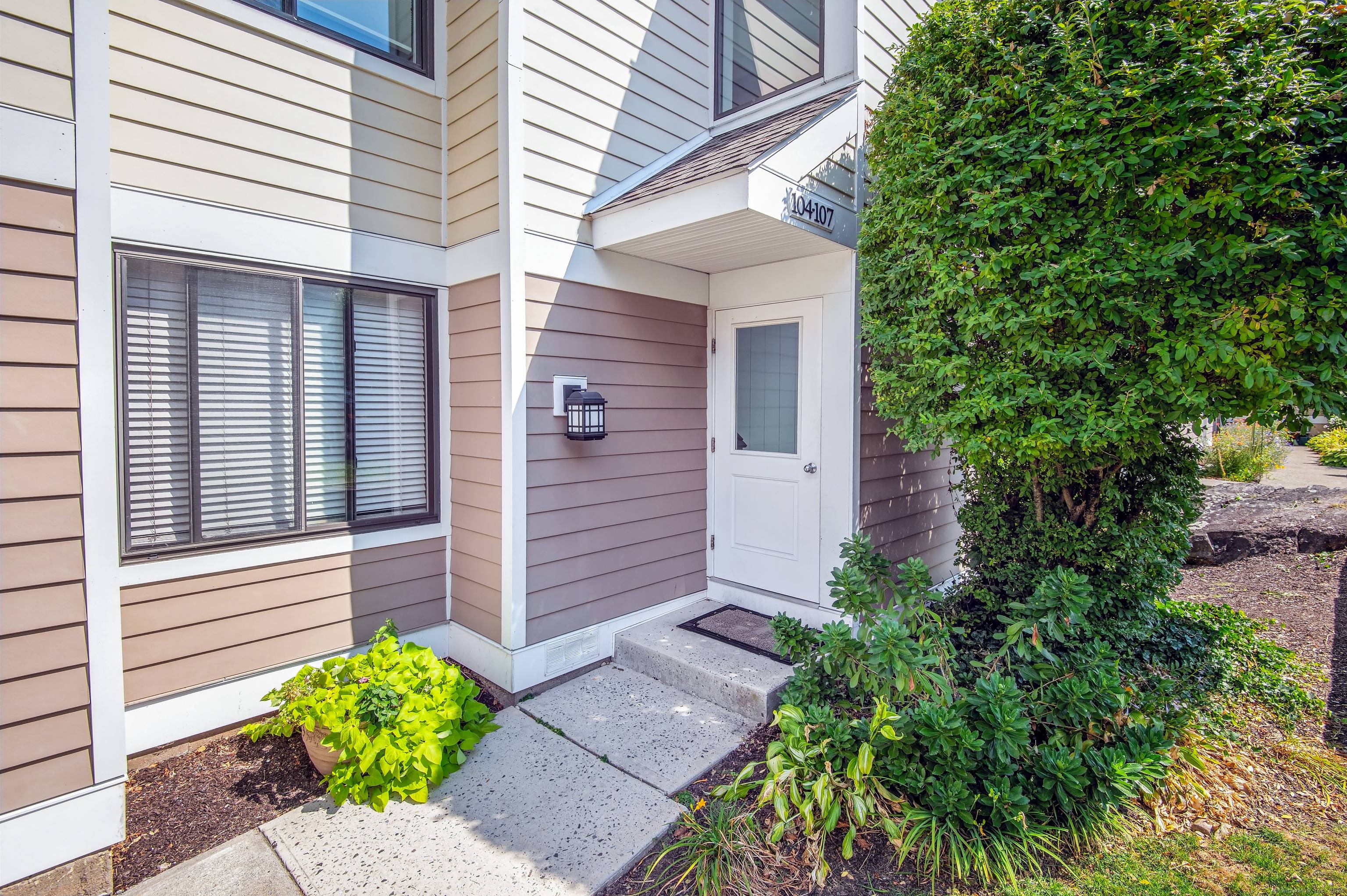 Beautifully renovated 2 Bedroom, 2 Full Bath Casagmo Condominium offering nearly 1, 400 sq ft across two finished levels in the heart of vibrant downtown Ridgefield.
