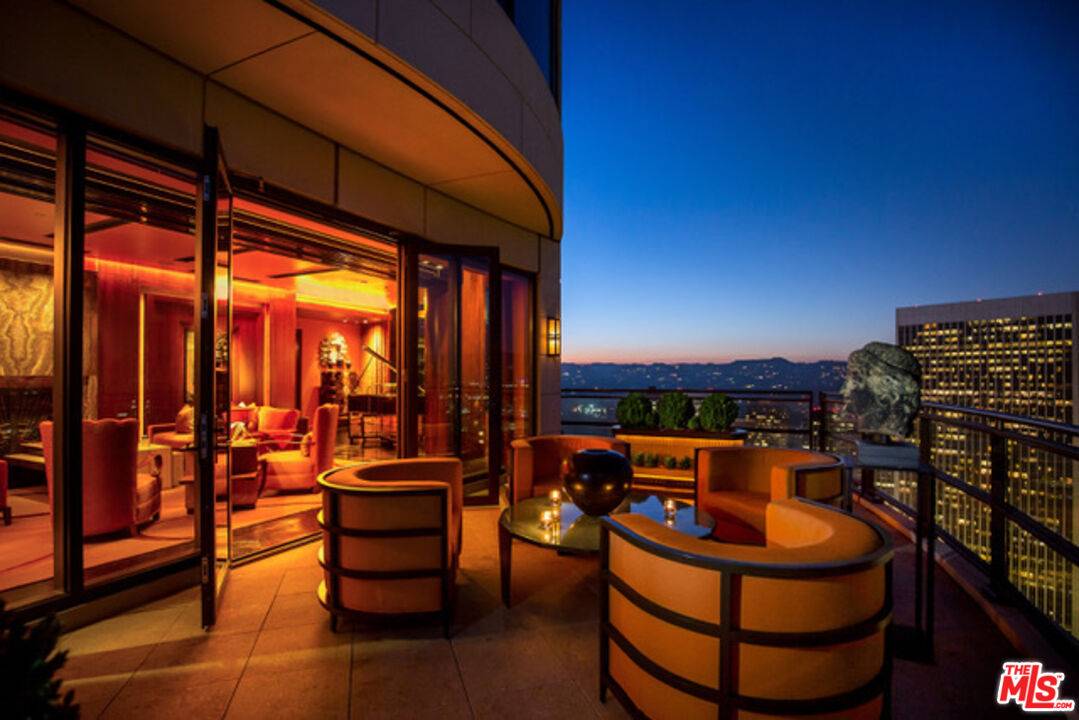1  W Century Dr 2BR Beverlywood La