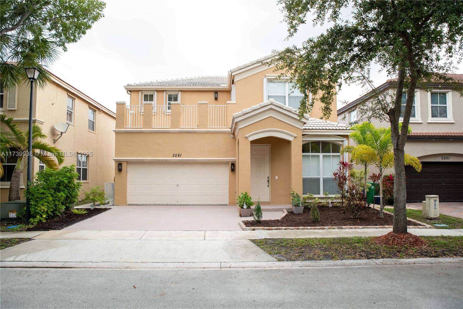 Beautiful 3 bed, 2. 5 bath home in a highly desirable gated Riviera Isles.