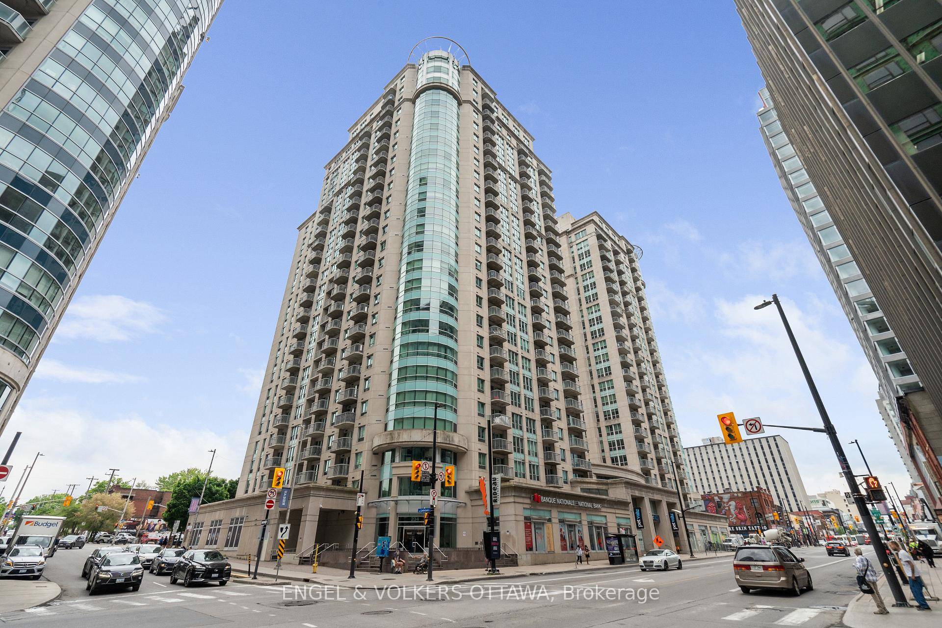 Step into this stunning 26th floor penthouse, where you'll be greeted by wrap around floor to ceiling windows in the living dining room and kitchen, featuring stainless steel appliances.
