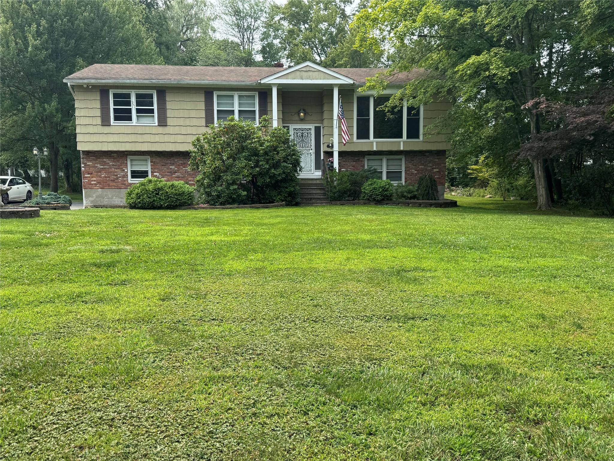 Welcome to 553 Cross Hill Ln.
