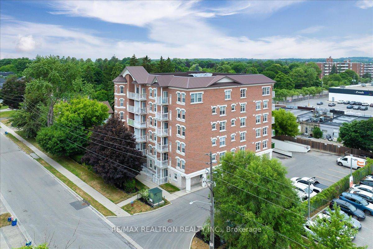 One of a kind 2 Bedroom 2 Bathroom Boutique Condo in the highly sought after Mill Pond neighborhood.