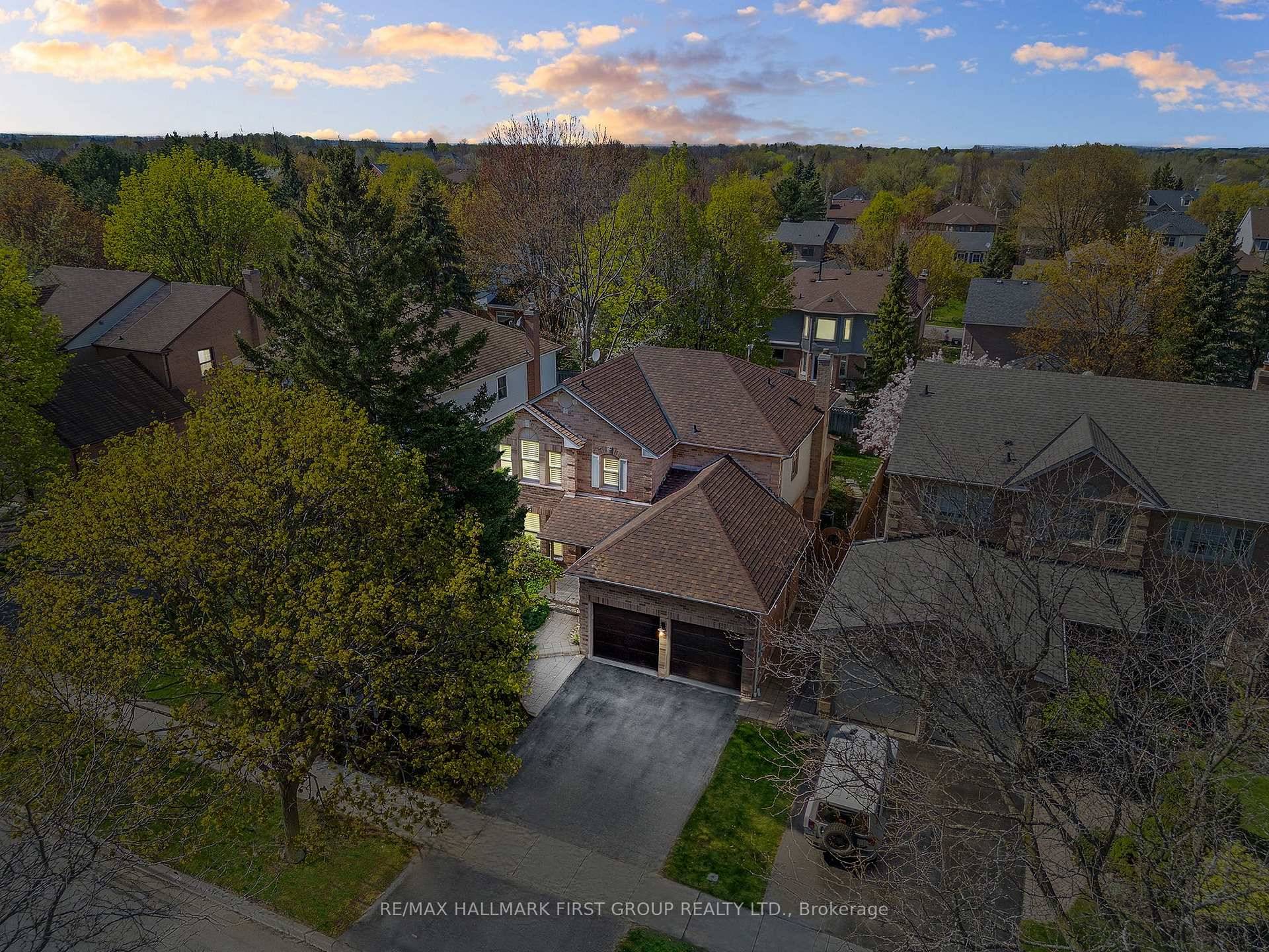 Luxurious executive home in the sought after established neighbourhood of Queen's Common.