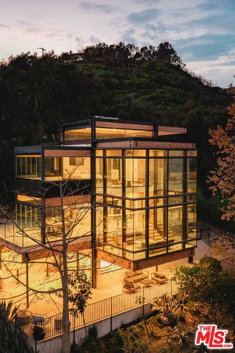 2315   Live Oak Meadows Rd 2BR Malibu La