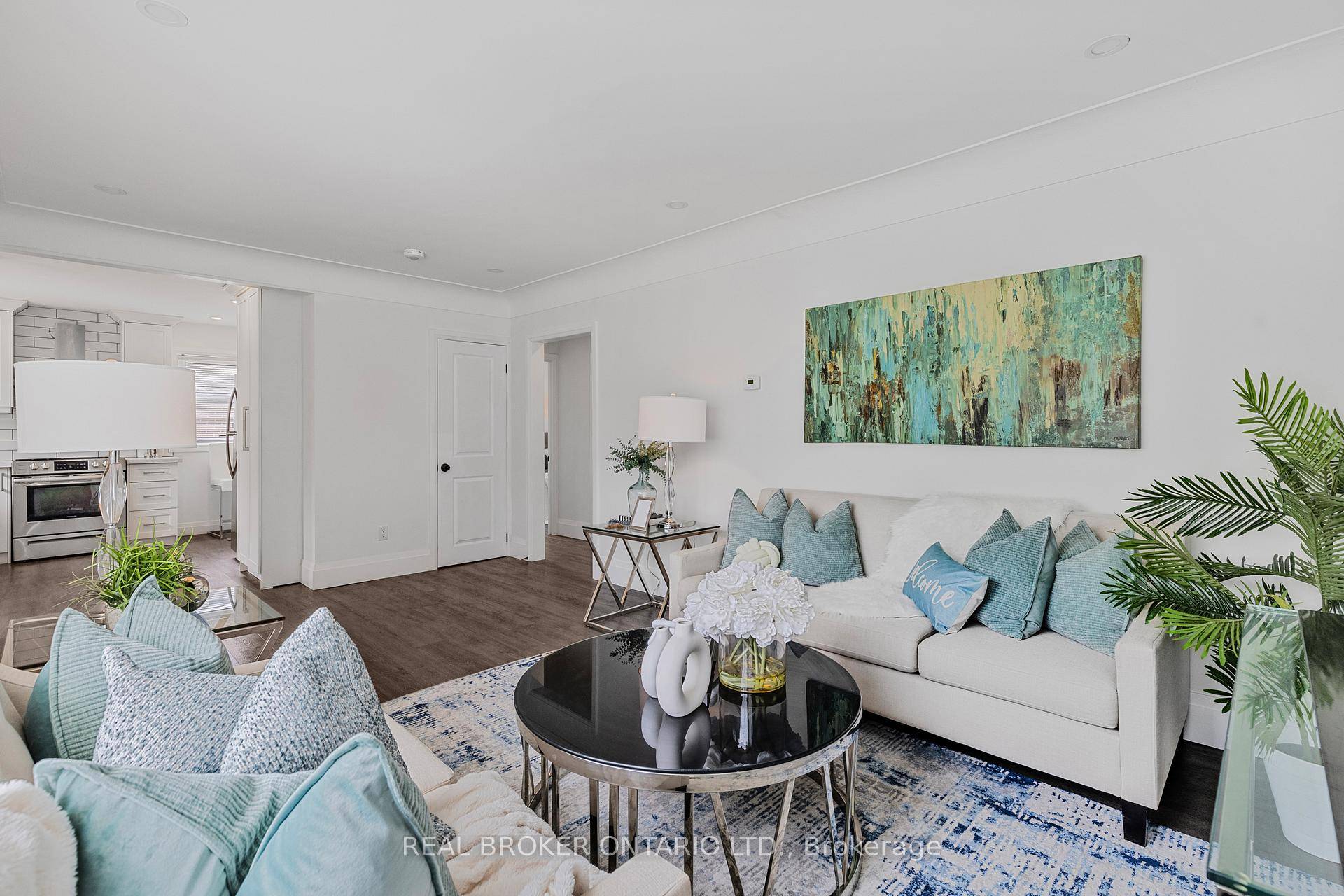 LEGAL DUPLEX ! ! ! ! 1400 SQ FT.