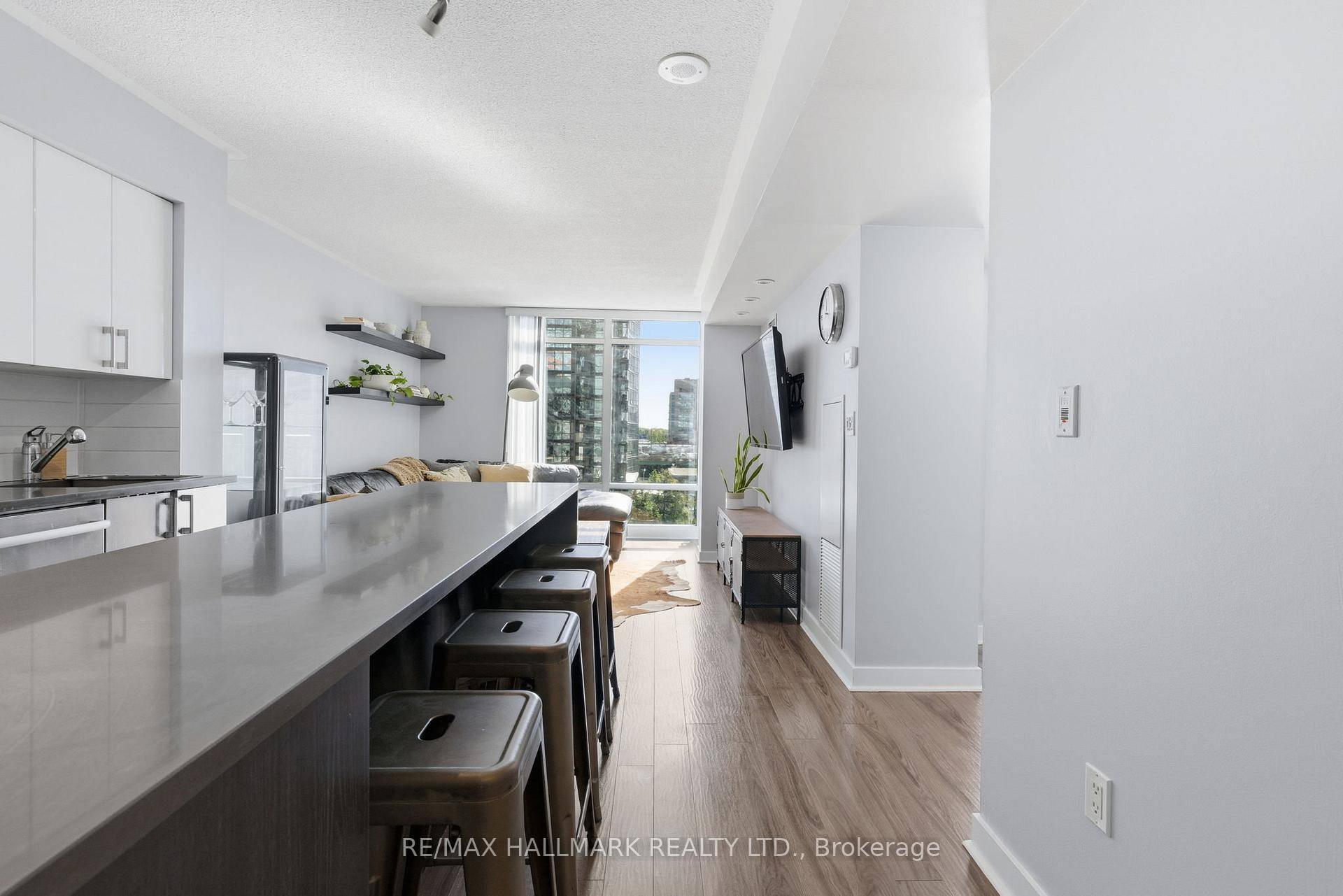 Live the Island Life... the kitchen island life that is !
