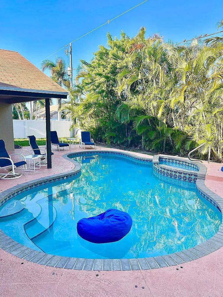 Great Swimming pool and Spa Tub behind Fantastic home with open floor plan, vaulted ceilings and split bedrooms in the perfect location.