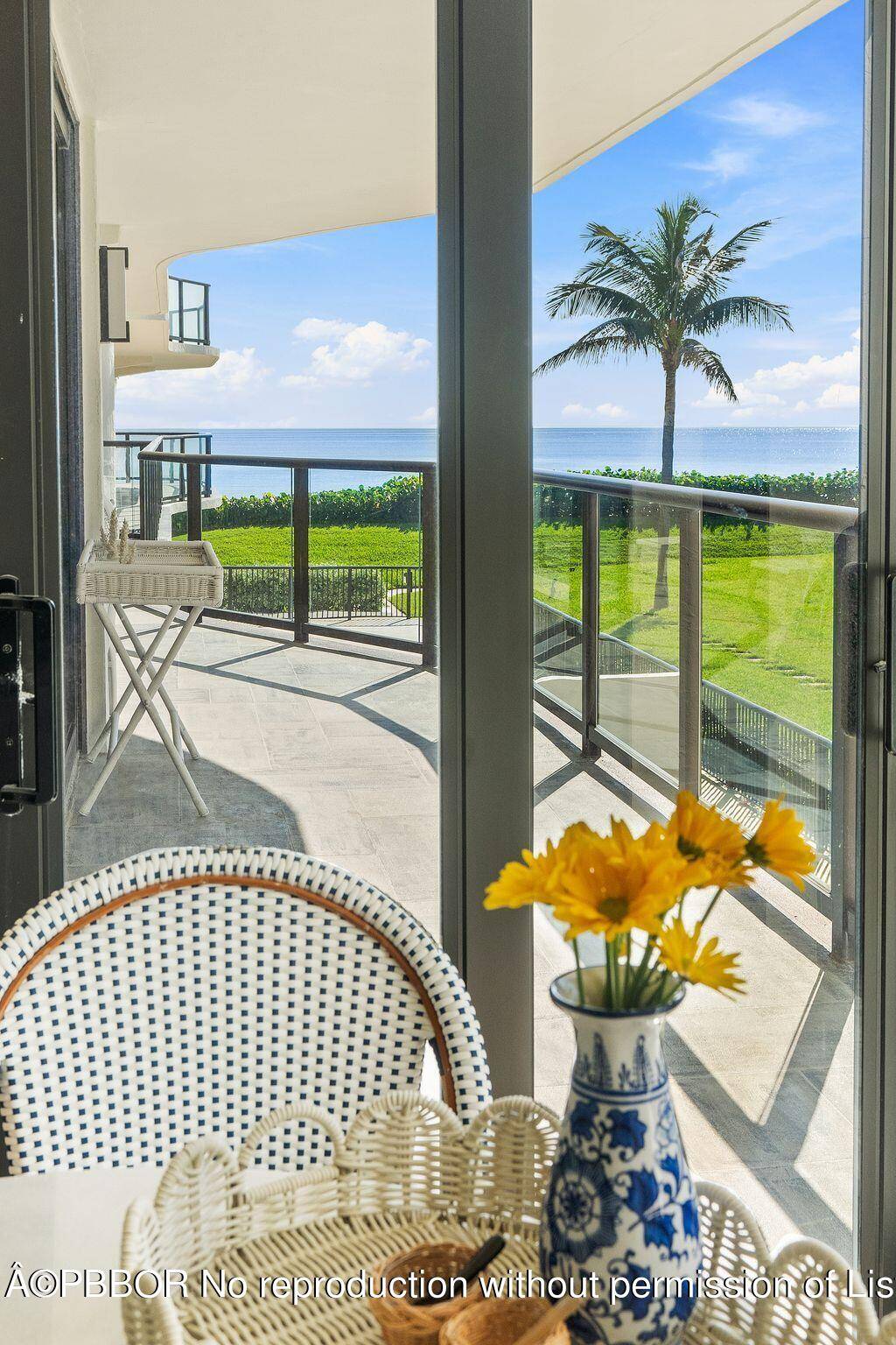 Your own beachfront resort 3 bedrooms on the ocean !