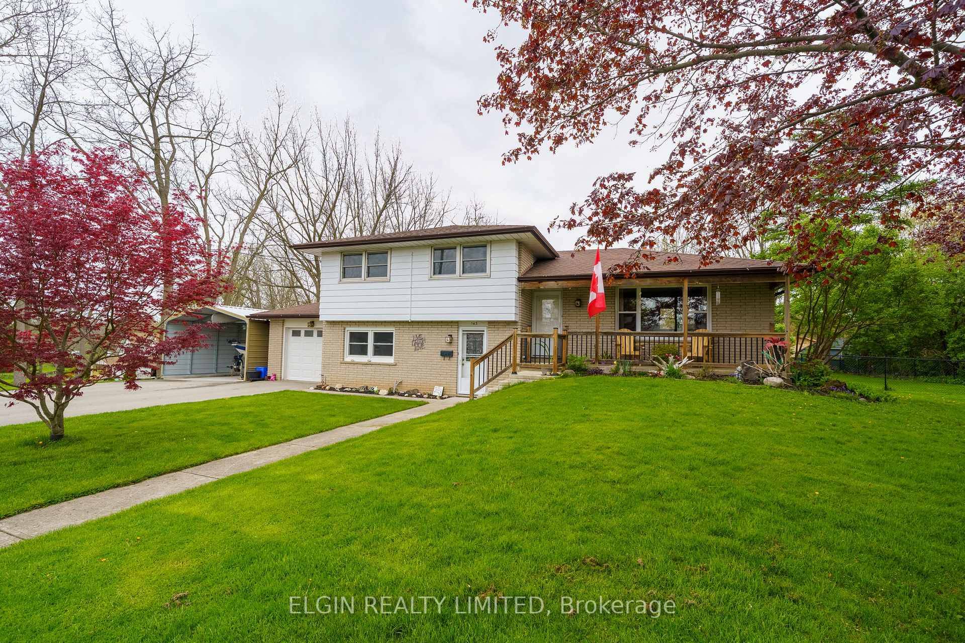 Escape to the quiet village of Shedden, with a 1 2 acre lot and a solid 4 level sidesplit.