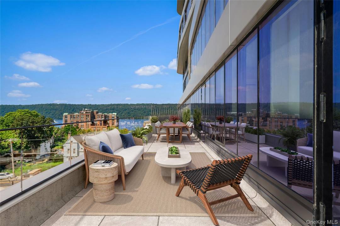 2 bed 2 bath with Private Balcony !