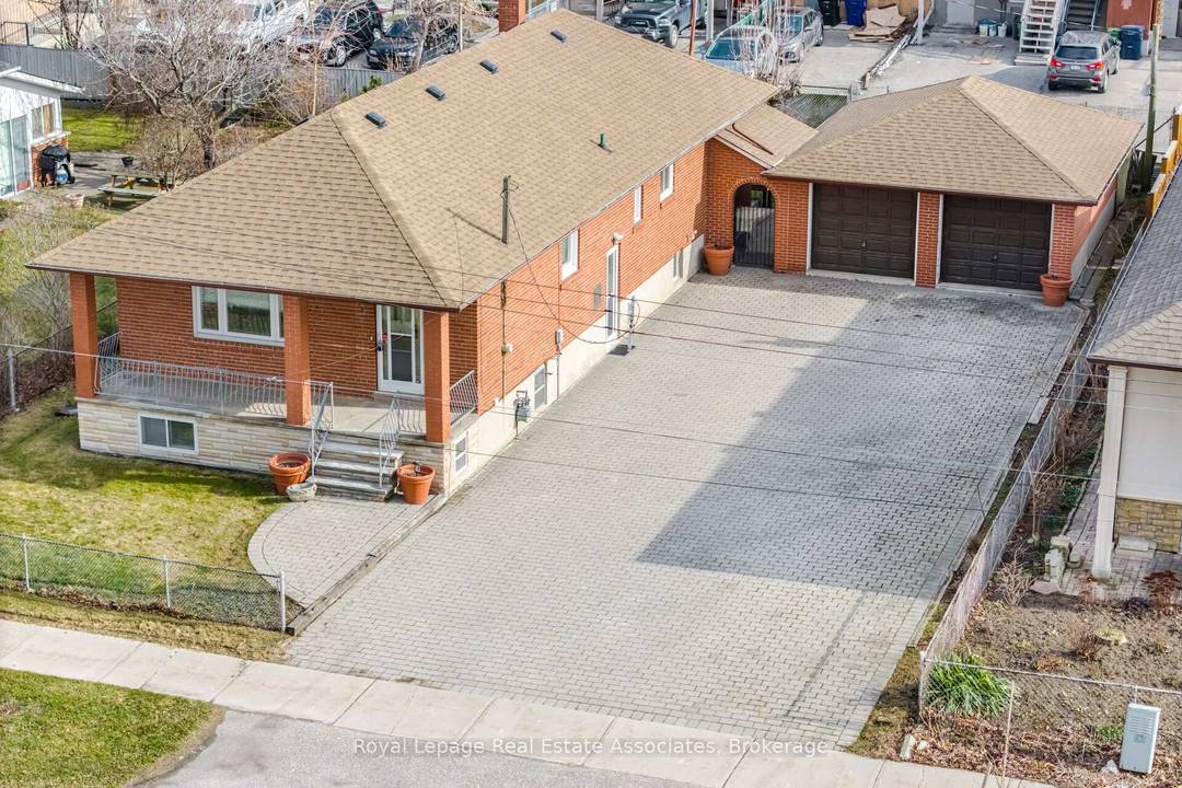 Spacious Bungalow On A Rare 62.