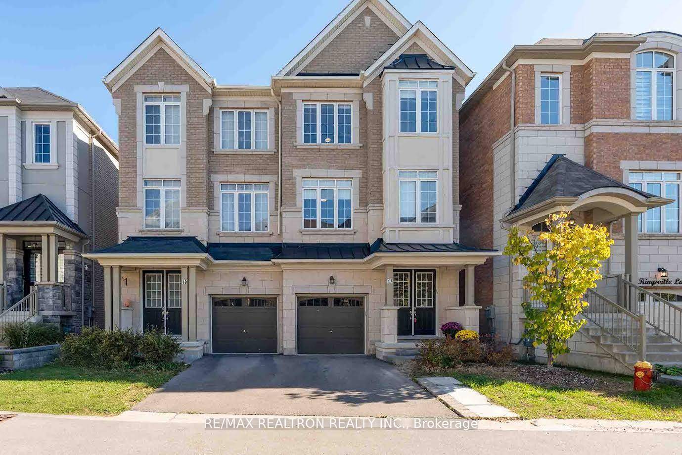 Luxurious Semi Detached Home in Mill Pond Neighbourhood Discover this stunning modern semi detached home in the highly sought after Mill Pond neighbourhood, backing onto a tranquil ravine.