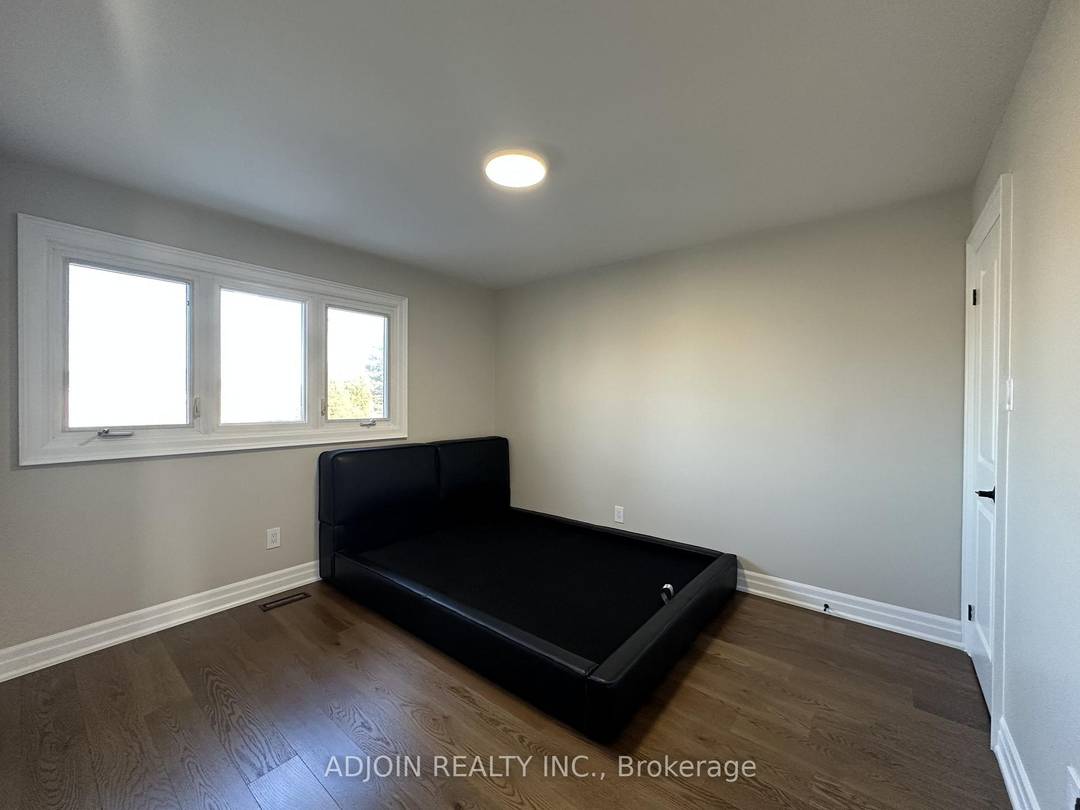 Fully Furnished and Newly Renovated Large Room with its own Bathroom and Parking Ideal for Newcomer or Student Bright and spacious private room with a private bathroom, located in a ...