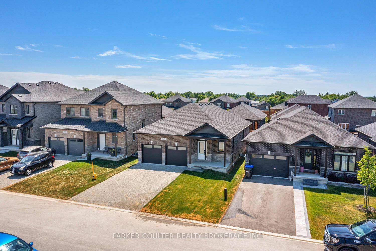 Brand new and never lived in, this stunning 2025 built bungalow offers stylish comfort and modern convenience in the heart of Elmvale.