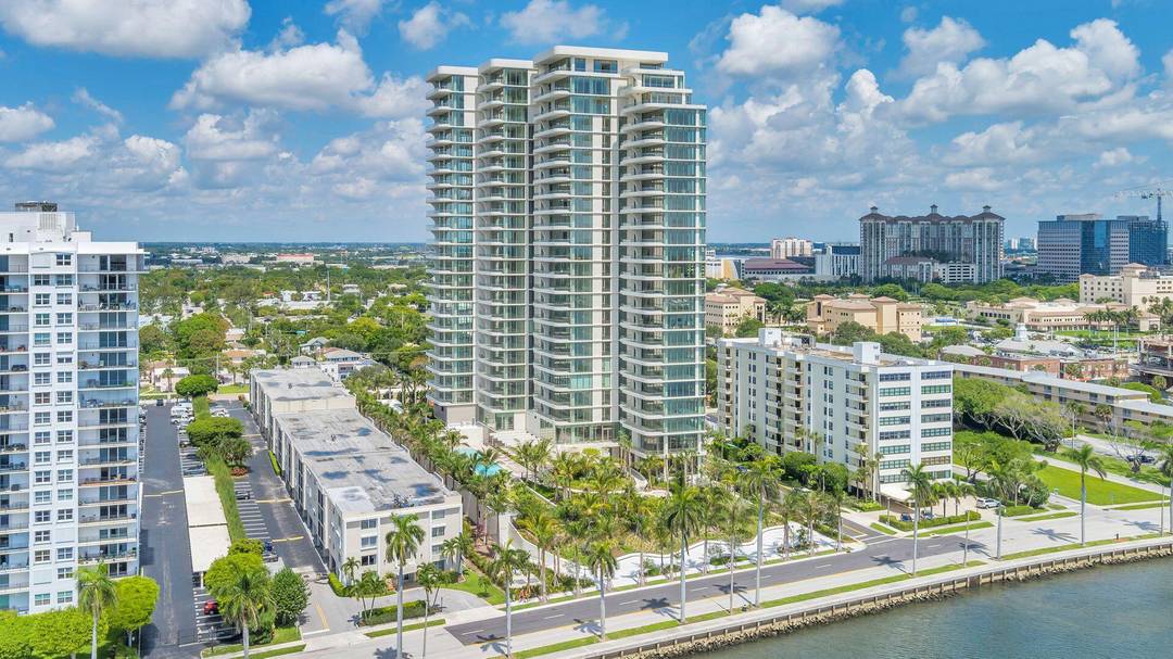 Spectacular LA Clara apartment with majestic draw dropping views.