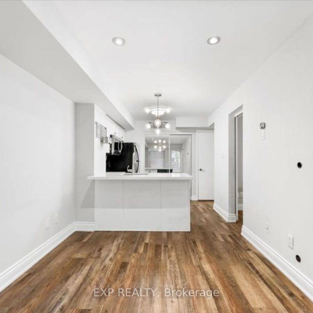 Welcome to a stylish and contemporary 1 bedroom townhome with a functional den, perfectly located in one of Torontos most sought after communities.