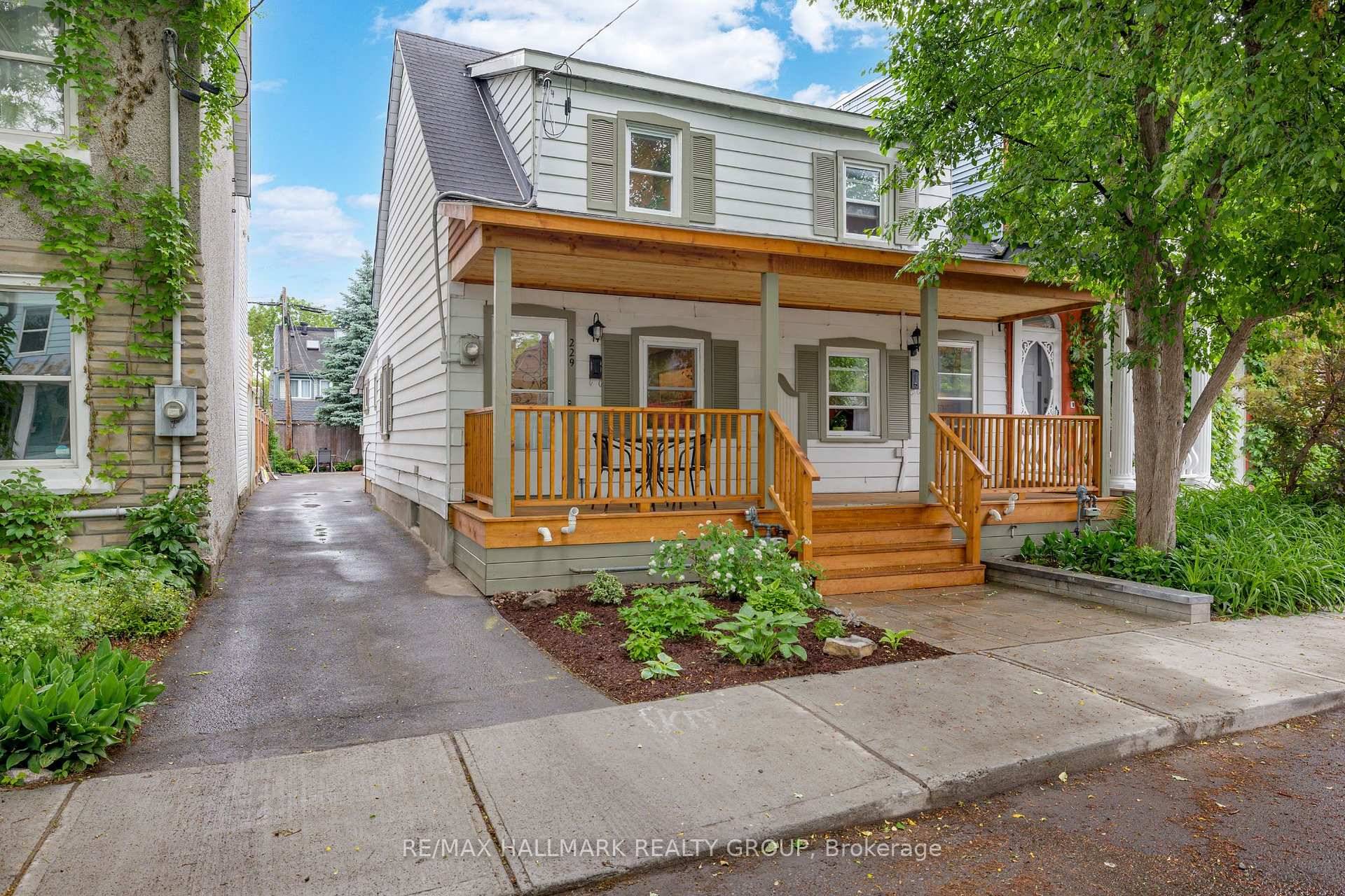 This charming freehold semi detached home is perfectly located on a quiet cul de sac in the heart of Ottawas historic ByWard Market.