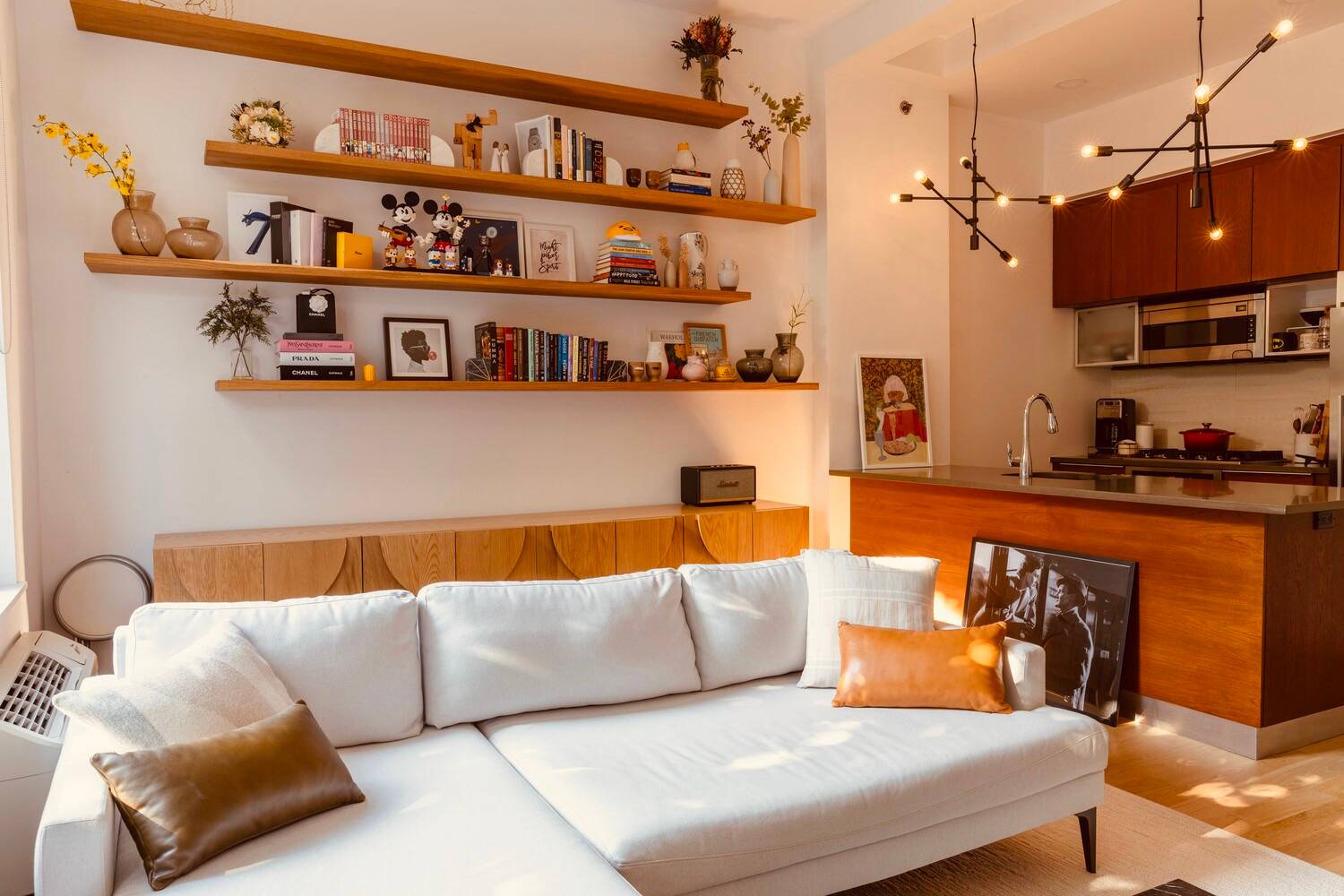 AVAILABLE SEPT. 8, 2025 Spacious amp ; Bright 1BR Office with Balcony in Prime Downtown Brooklyn This airy and modern 1 bedroom condo with home office offers the perfect blend ...